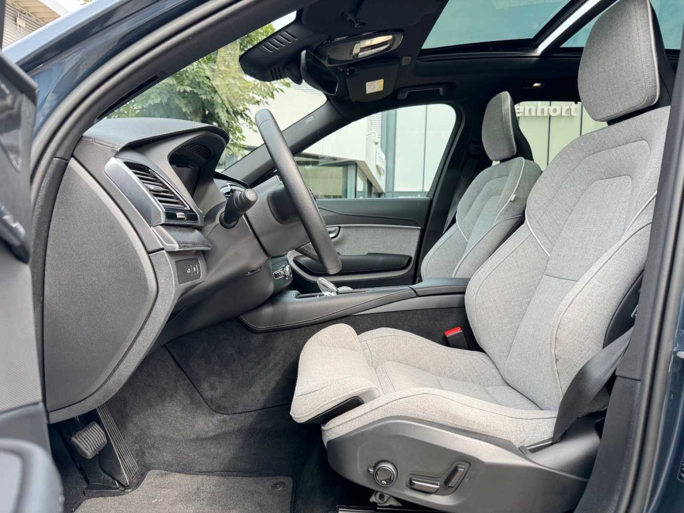 Volvo  T8 Recharge AWD PLUS DARK-7Sitzer-H/K-Pano-