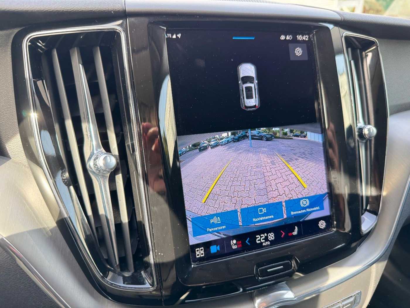 Volvo  B4 D Geartronic CORE- BLIS- Pilot- Voll-LED