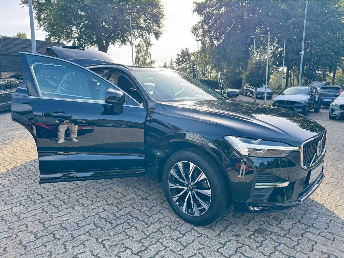 Volvo  B4 D Geartronic CORE- BLIS- Pilot- Voll-LED