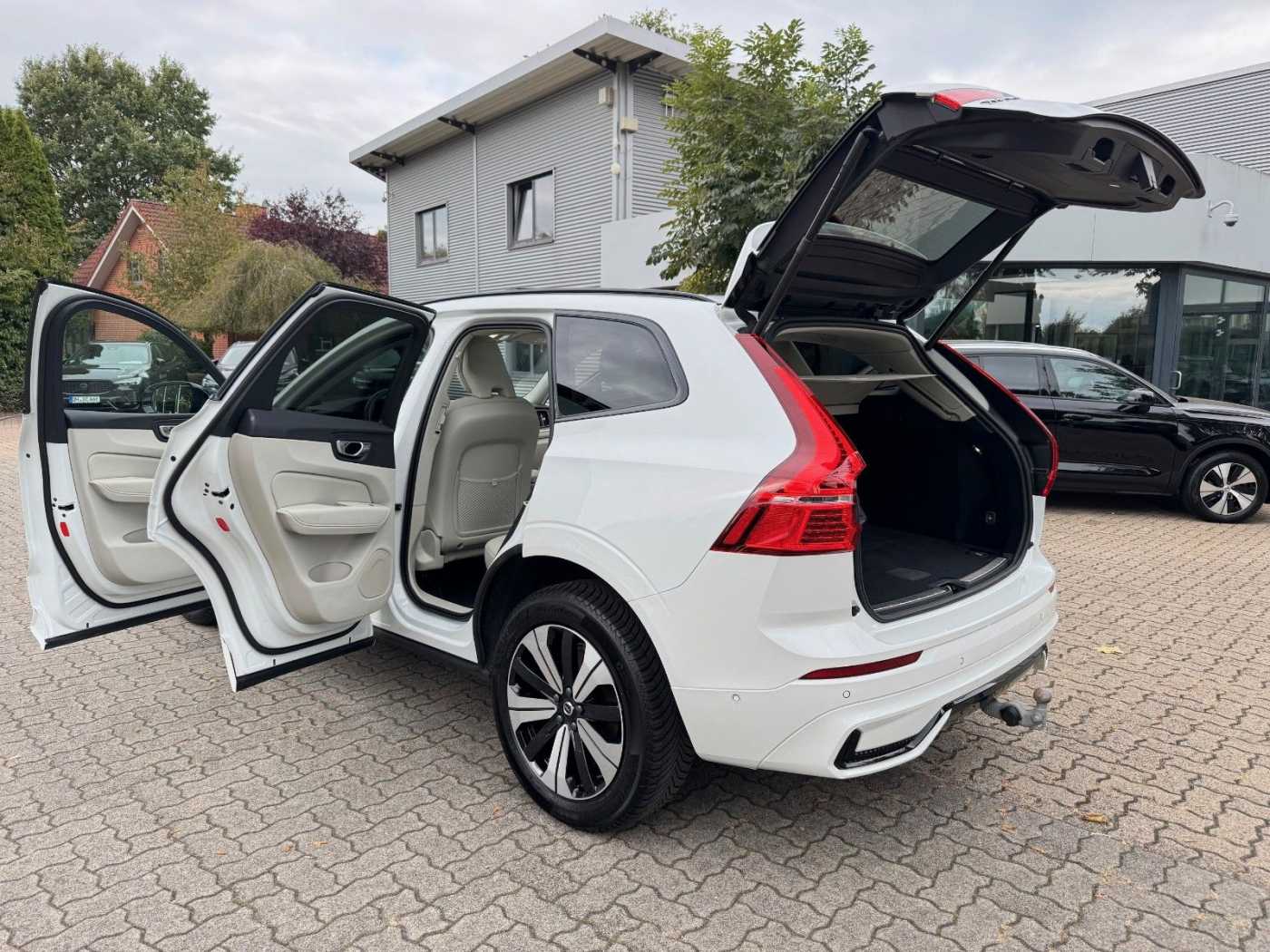 Volvo  T6 AWD PLUS DARK - AHK - 360 - Pano - Sthzg