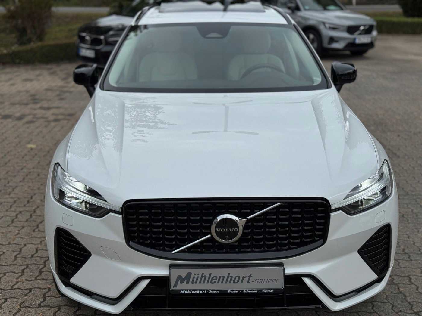 Volvo  T6 AWD PLUS DARK - AHK - 360 - Pano - Sthzg