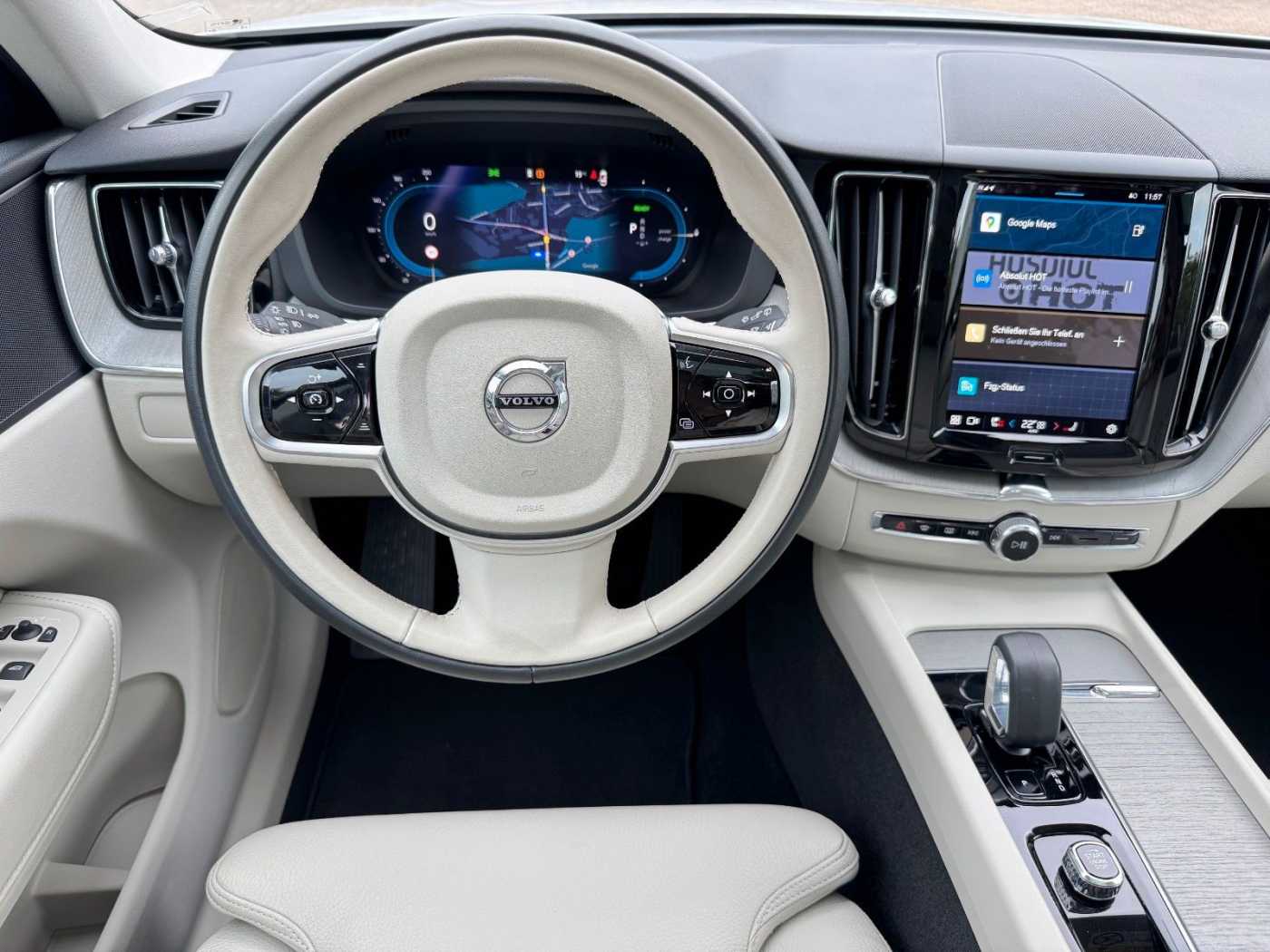 Volvo  T6 AWD PLUS DARK - AHK - 360 - Pano - Sthzg
