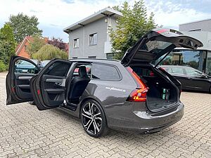 Volvo  B5 Geartr. ULTIMATE DARK -AHK-Sthzg-Pano-21'