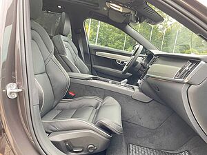 Volvo  B5 Geartr. ULTIMATE DARK -AHK-Sthzg-Pano-21'