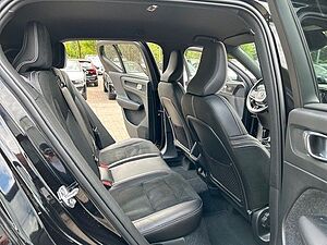 Volvo  D4 AWD Geartr. R-DESIGN - Sthzg - BLIS - HK
