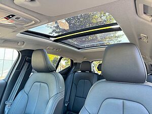 Volvo  B3 DKG PLUS DARK - 360 - ACC - Pano - Pixel