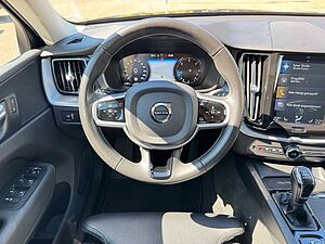 Volvo  D3 MOMENTUM PRO - AHK - Cam - Pilot - BLIS