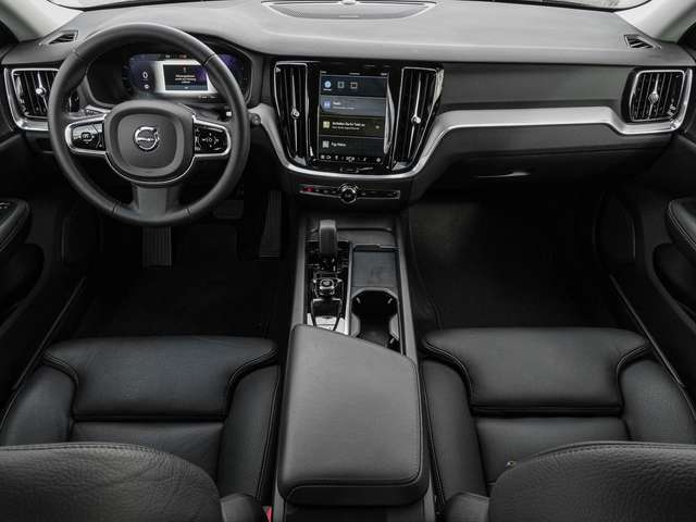 Volvo  B4 AWD Plus LED