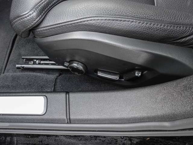 Volvo  B4 AWD Plus LED