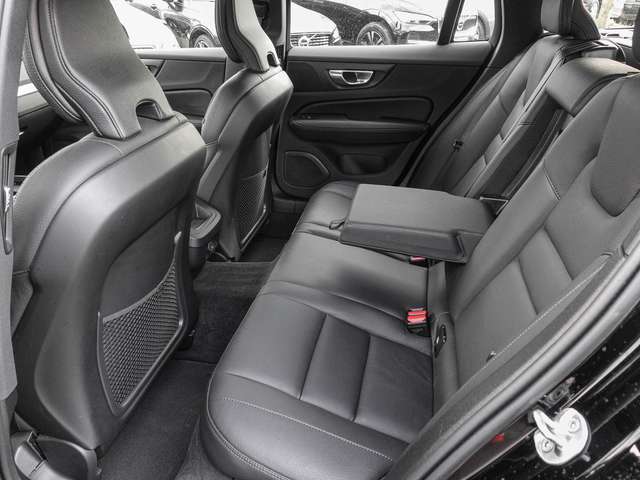 Volvo  B4 AWD Plus LED