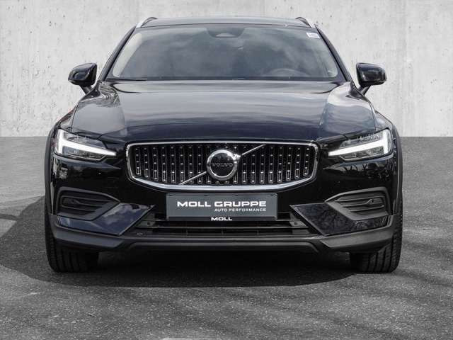 Volvo  B4 AWD Plus LED
