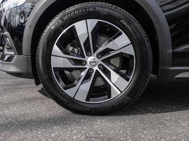 Volvo  B4 AWD Plus LED