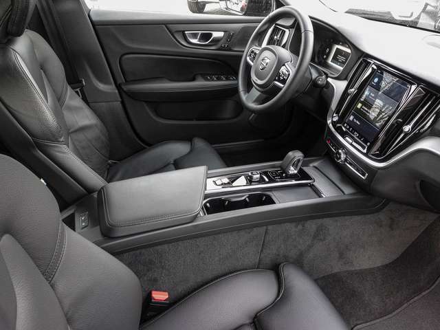 Volvo  B4 AWD Plus LED