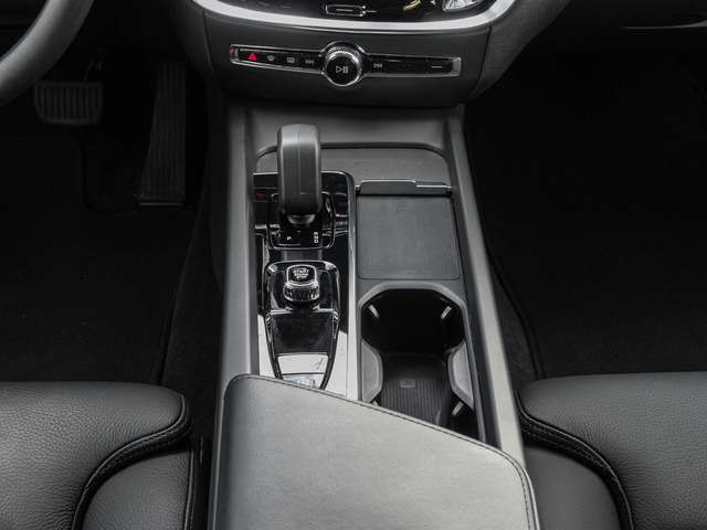 Volvo  B4 AWD Plus Sthz. LED