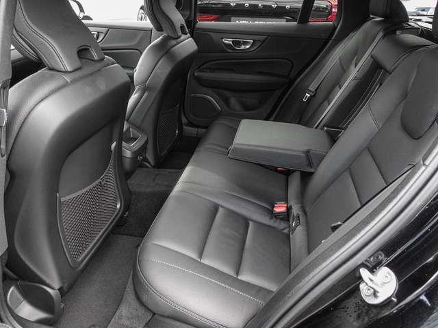 Volvo  B4 AWD Plus Sthz. LED