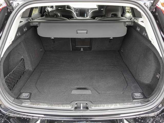 Volvo  B4 AWD Plus Sthz. LED