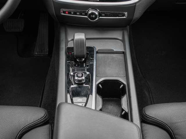 Volvo  B4 AWD Plus Pano Sthz ,360Grad