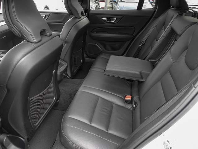 Volvo  B4 AWD Plus Pano Sthz ,360Grad