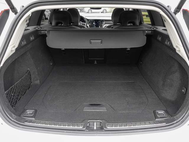 Volvo  B4 AWD Plus Pano Sthz ,360Grad