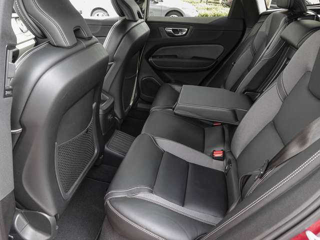 Volvo  R Design T8 Twin Engine AWD