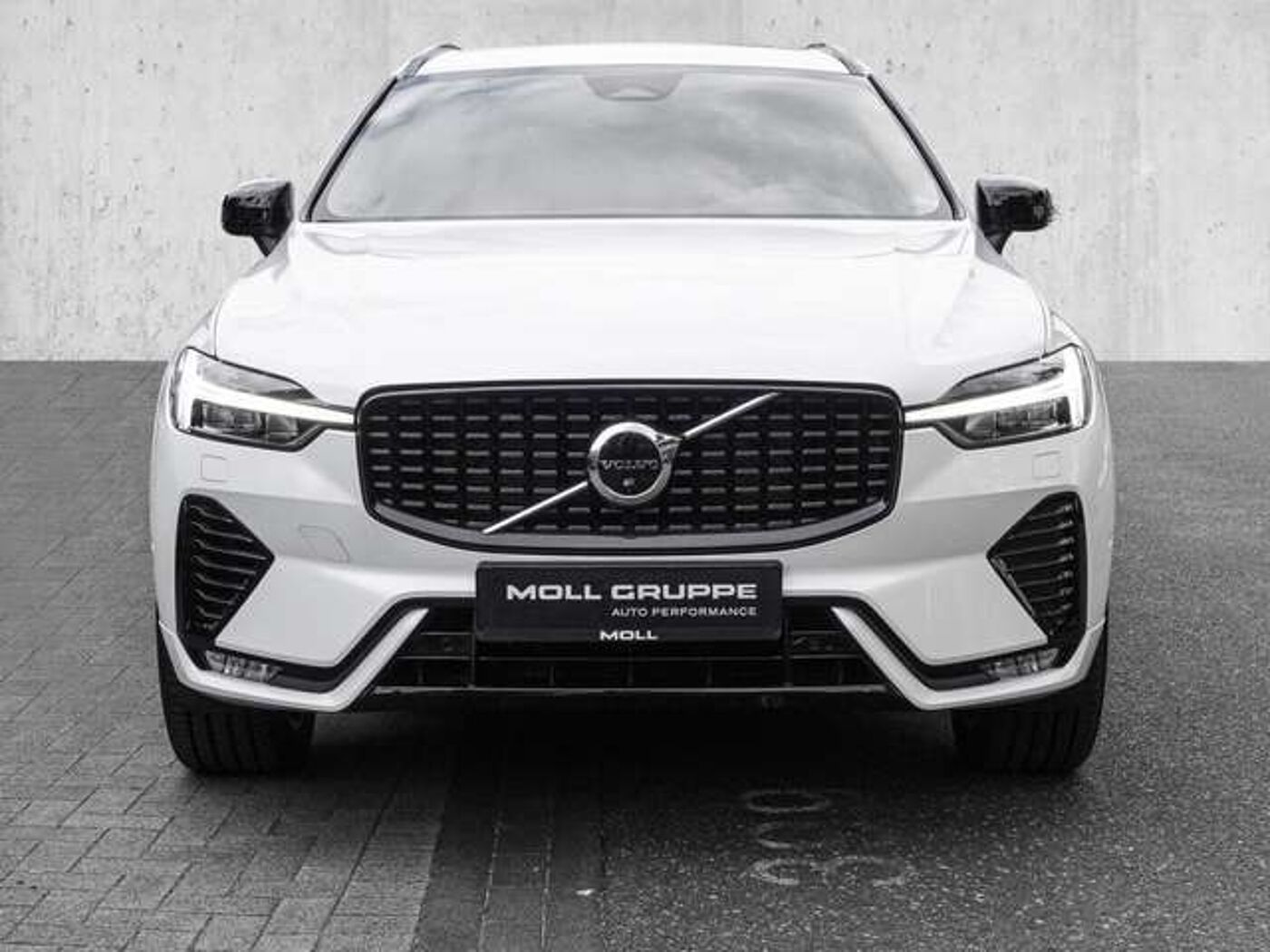 Volvo  Plus Dark 2WD ACC EL. HECK