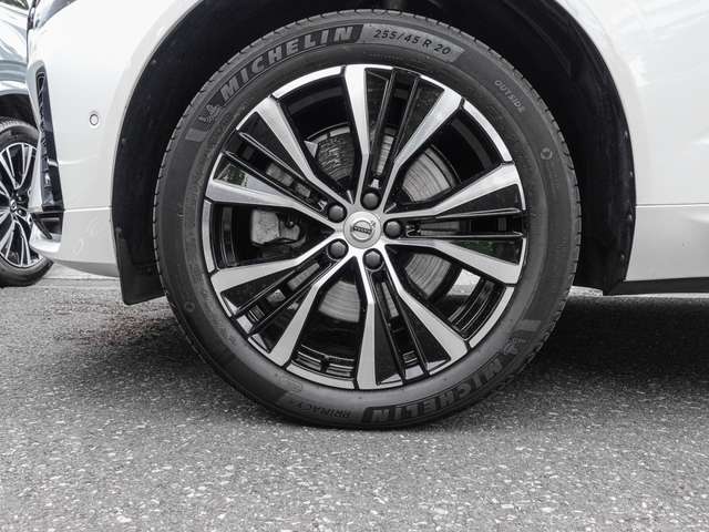 Volvo  Plus Dark 2WD ACC EL. HECK
