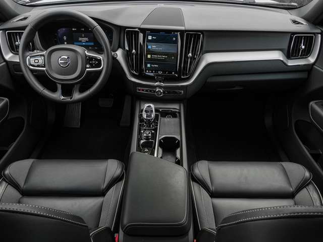 Volvo  B4 2WD Dark Plus EL. HECK AHK LED