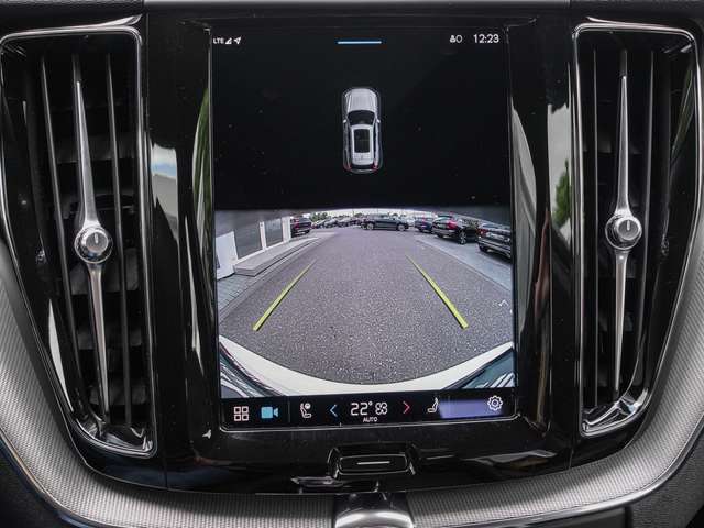 Volvo  B4 2WD Dark Plus EL. HECK AHK LED