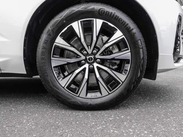 Volvo  B4 2WD Dark Plus EL. HECK AHK LED