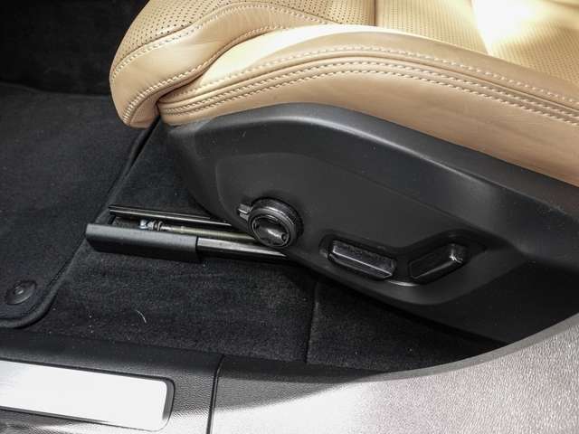 Volvo  T8 Twin Engine AWD R Design Pano Sthz. AHK