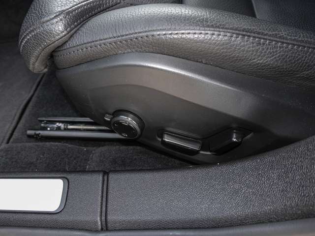 Volvo  B4 AWD Plus ACC LED