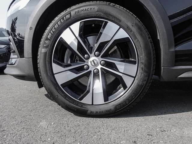 Volvo  B4 AWD Plus ACC LED