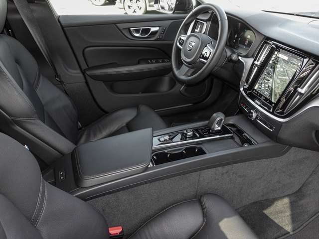 Volvo  B4 AWD Plus ACC LED