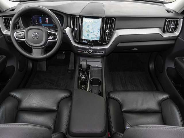 Volvo  B4 2WD Plus Dark ACC EL. HECK