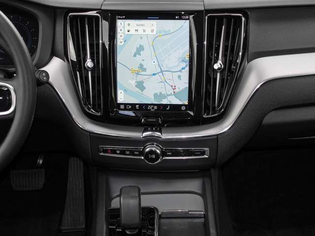 Volvo  B4 2WD Plus Dark ACC EL. HECK