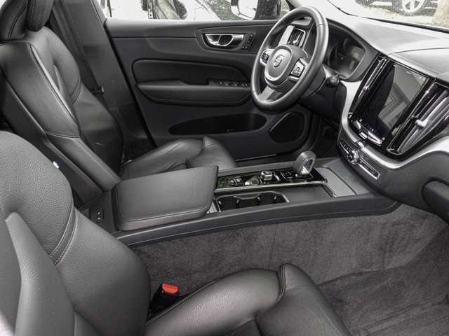 Volvo  B4 2WD Plus Dark ACC EL. HECK