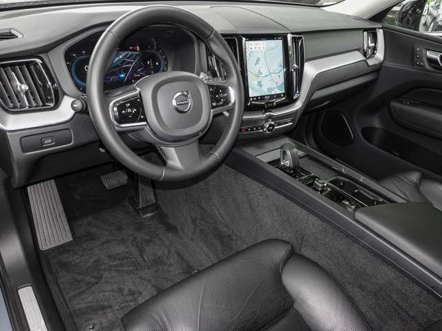 Volvo  B4 2WD Plus Dark ACC EL. HECK
