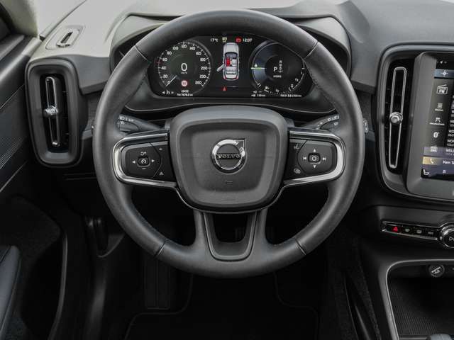 Volvo  T4 2WD Essential Plug-In LED