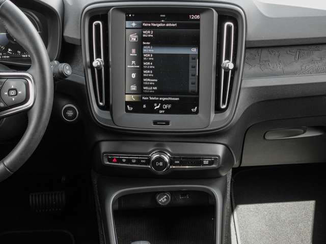 Volvo  T4 2WD Essential Plug-In LED