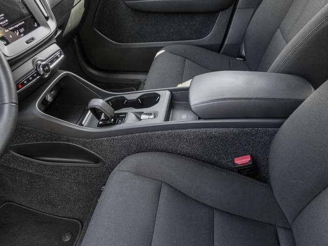 Volvo  T4 2WD Essential Plug-In LED