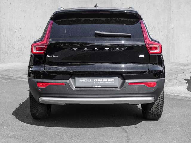 Volvo  T4 2WD Essential Plug-In LED