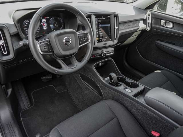 Volvo  T4 2WD Essential Plug-In LED