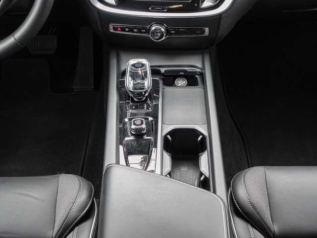 Volvo  B4 AWD Plus ACC Harman/Kardon