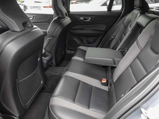 Volvo  B4 AWD Plus ACC Harman/Kardon