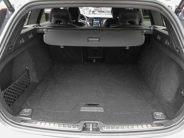 Volvo  B4 AWD Plus ACC Harman/Kardon