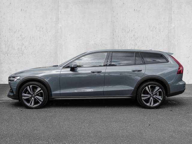 Volvo  B4 AWD Plus ACC Harman/Kardon