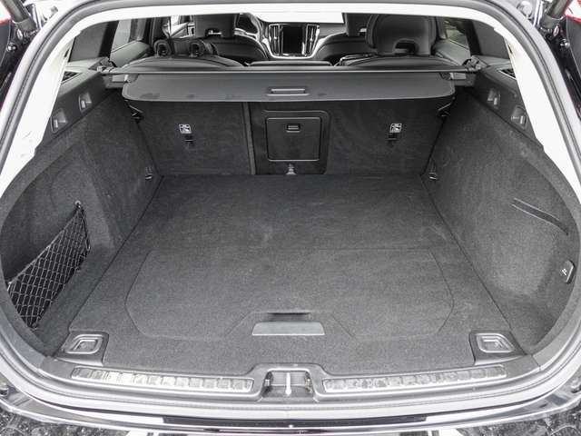 Volvo  B4 AWD Plus Kamera LED