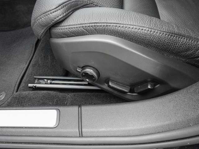 Volvo  B4 AWD Plus 'Pano LED