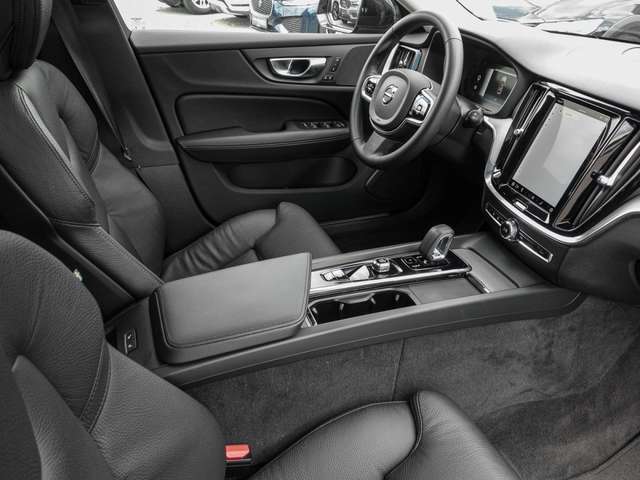 Volvo  B4 AWD Plus 'Pano LED