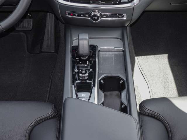 Volvo  B4 AWD Plus LED 4xShz